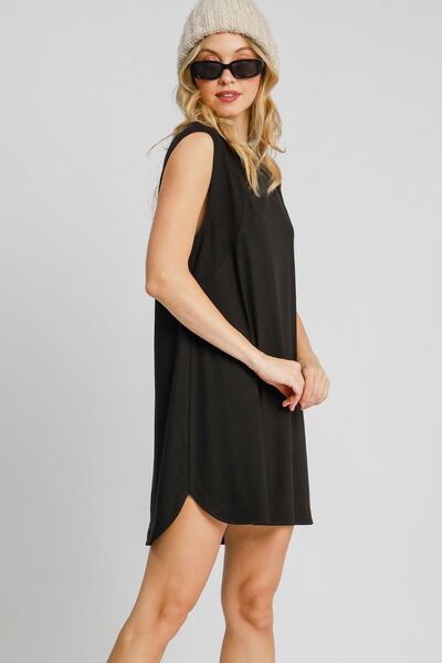 Umgee Ärmelloses Mini-Kleid mit Rundhalsausschnitt, High-Low und geschwungenem Saum