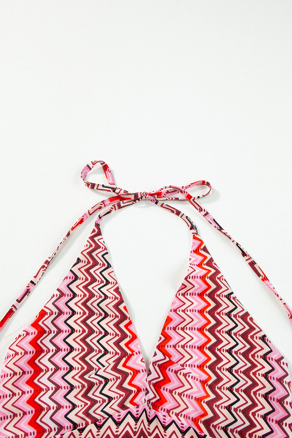 Rotes Neckholder-Maxikleid im Tribal-Boho-Stil mit Rückenausschnitt