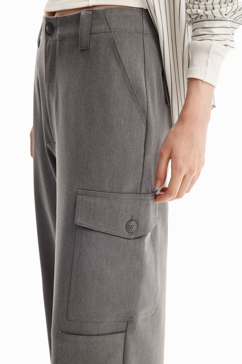 Wide cargo trousers