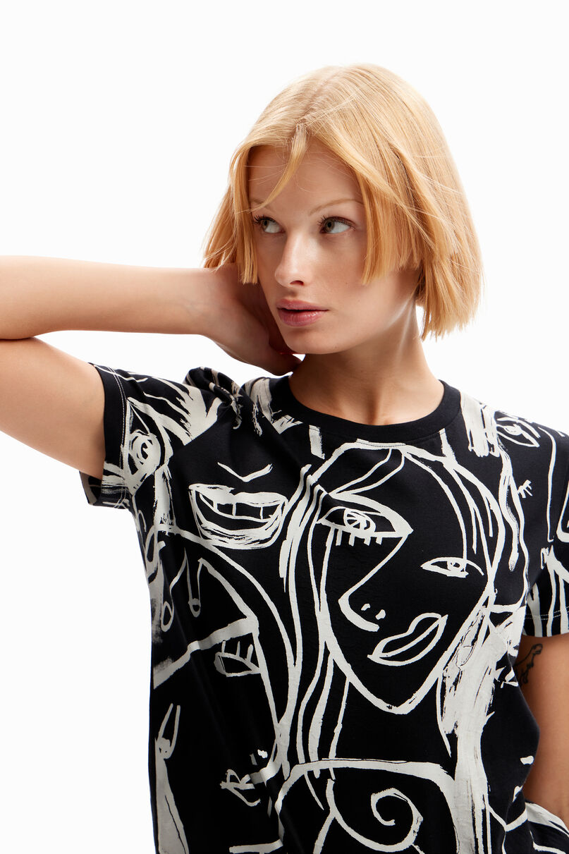 Contrasting face T-shirt