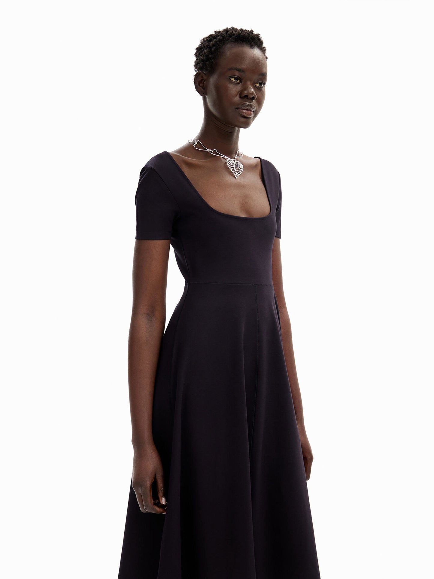 Short-sleeved solid-coloured midi dress