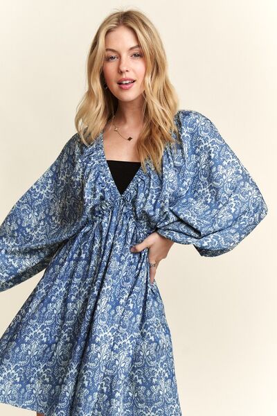 ADORA Bedrucktes Mini-Kleid mit V-Ausschnitt und Fledermausärmeln