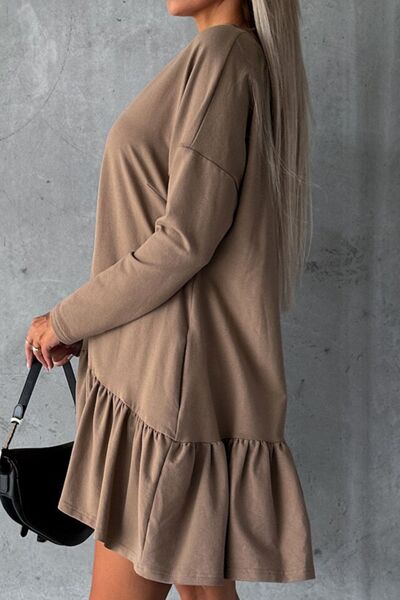 Minikleid mit gekerbtem Langarm und Rüschensaum