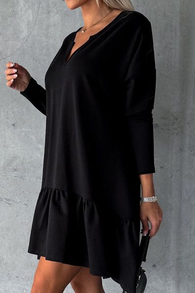Minikleid mit gekerbtem Langarm und Rüschensaum