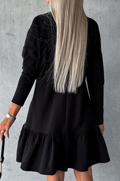 Minikleid mit gekerbtem Langarm und Rüschensaum