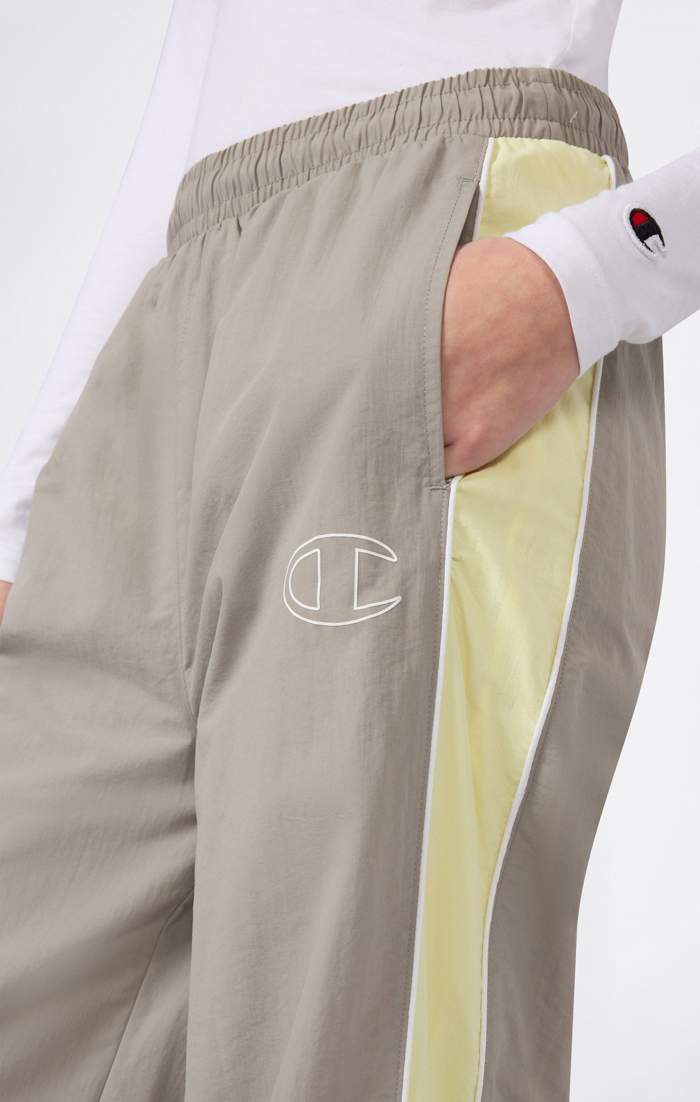 Leichte Damen-Hose mit geradem Saum