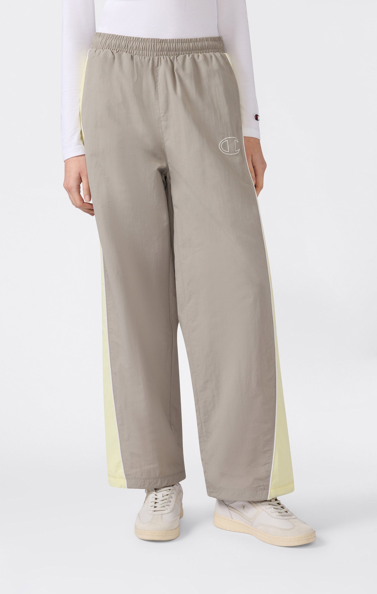 Leichte Damen-Hose mit geradem Saum