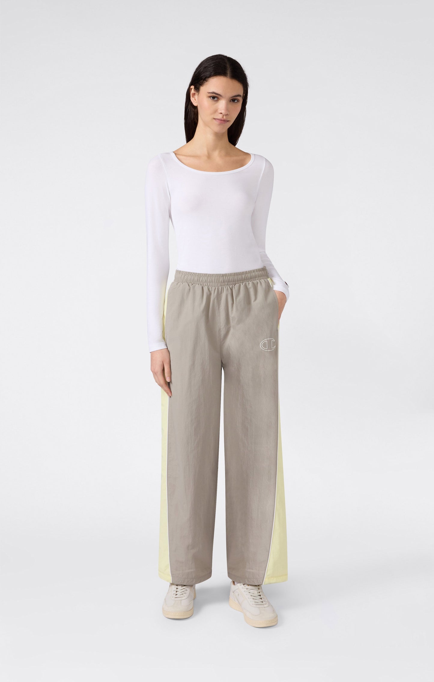 Leichte Damen-Hose mit geradem Saum