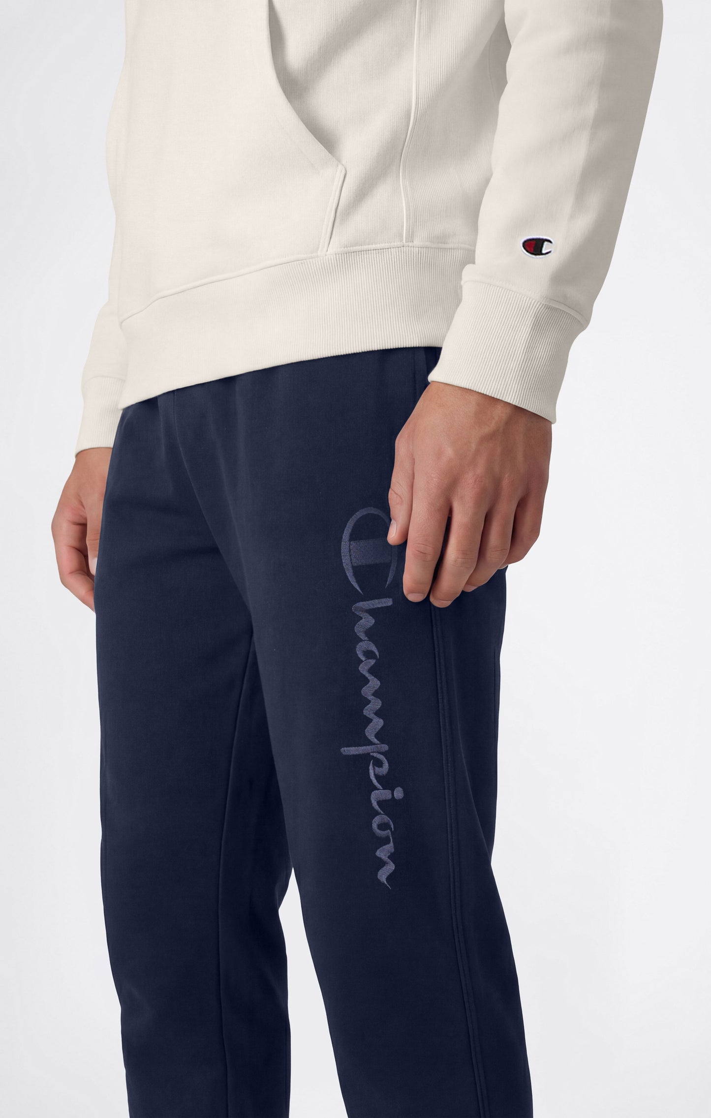 Herren-Leichthose mit elastischen Bündchen und tonalen Maxi-Logo-Ikonen in Stickerei