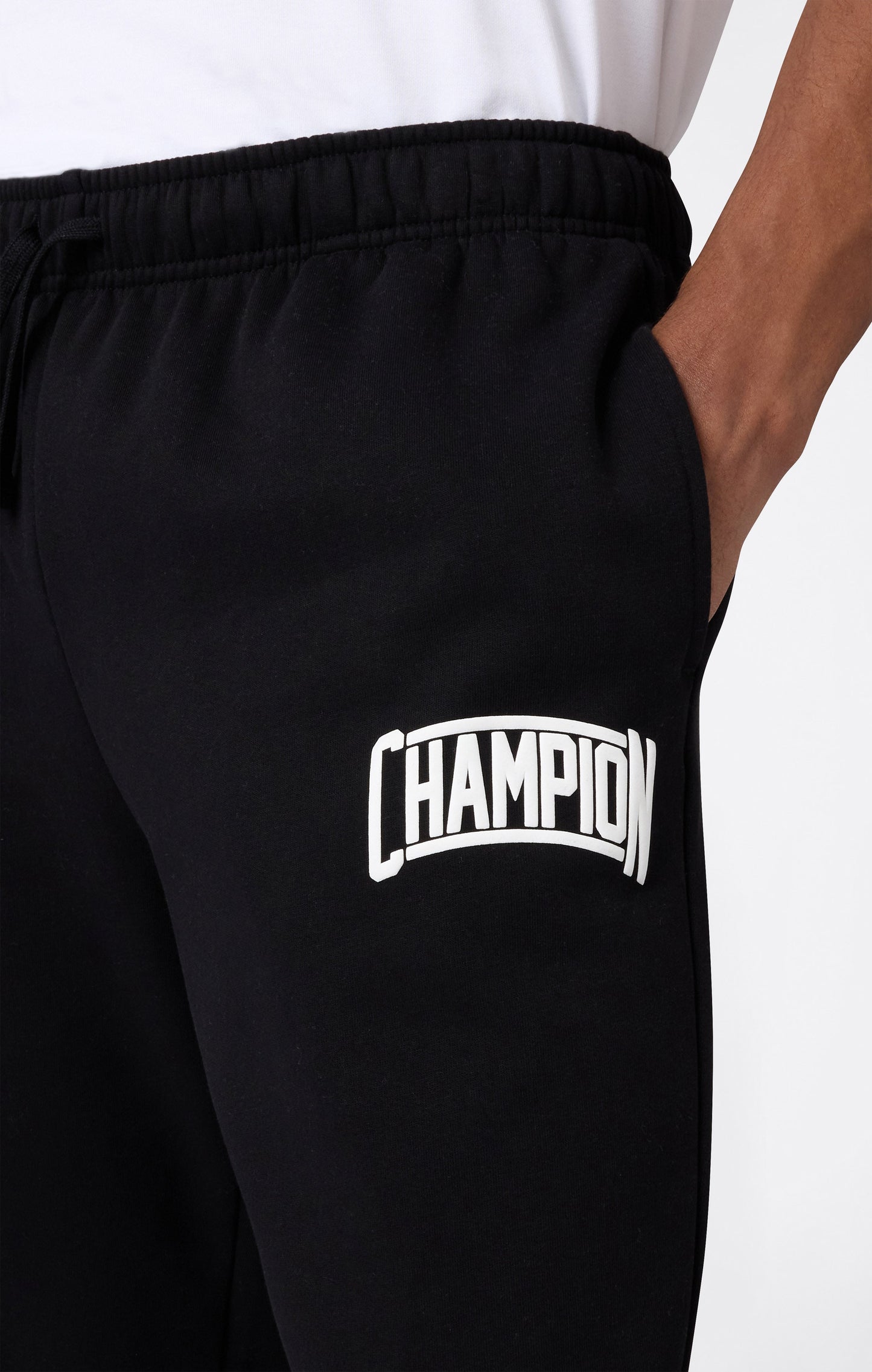 Herrenhose mit geradem Saum, angerauter Innenseite und Puff-Print-Logo