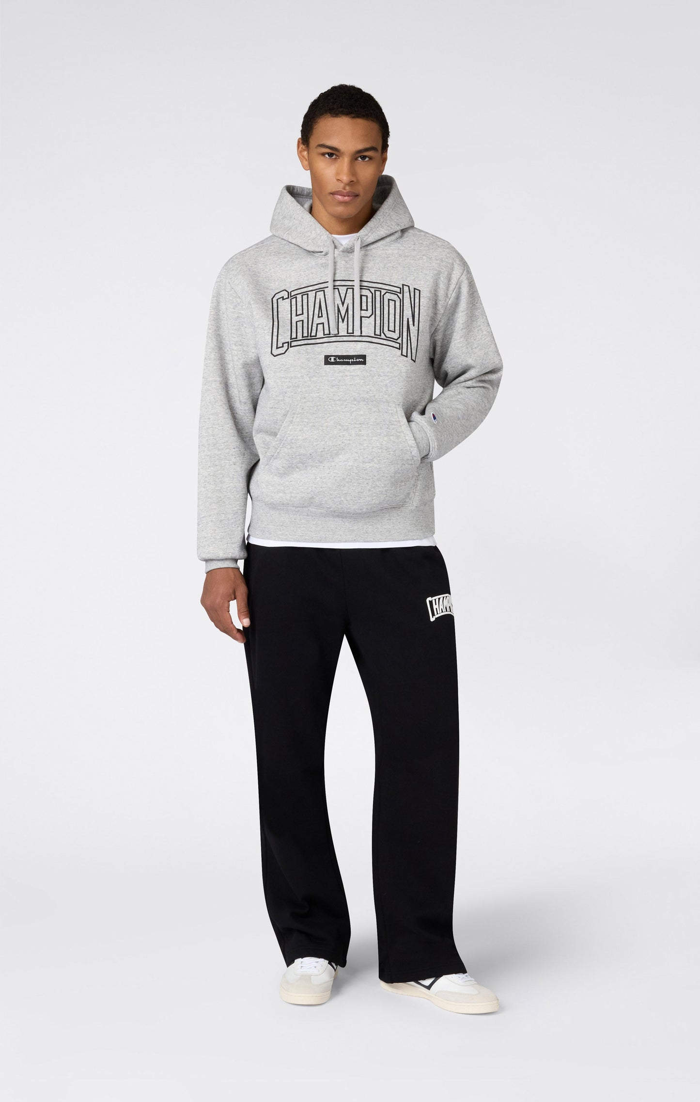 Herrenhose mit geradem Saum, angerauter Innenseite und Puff-Print-Logo