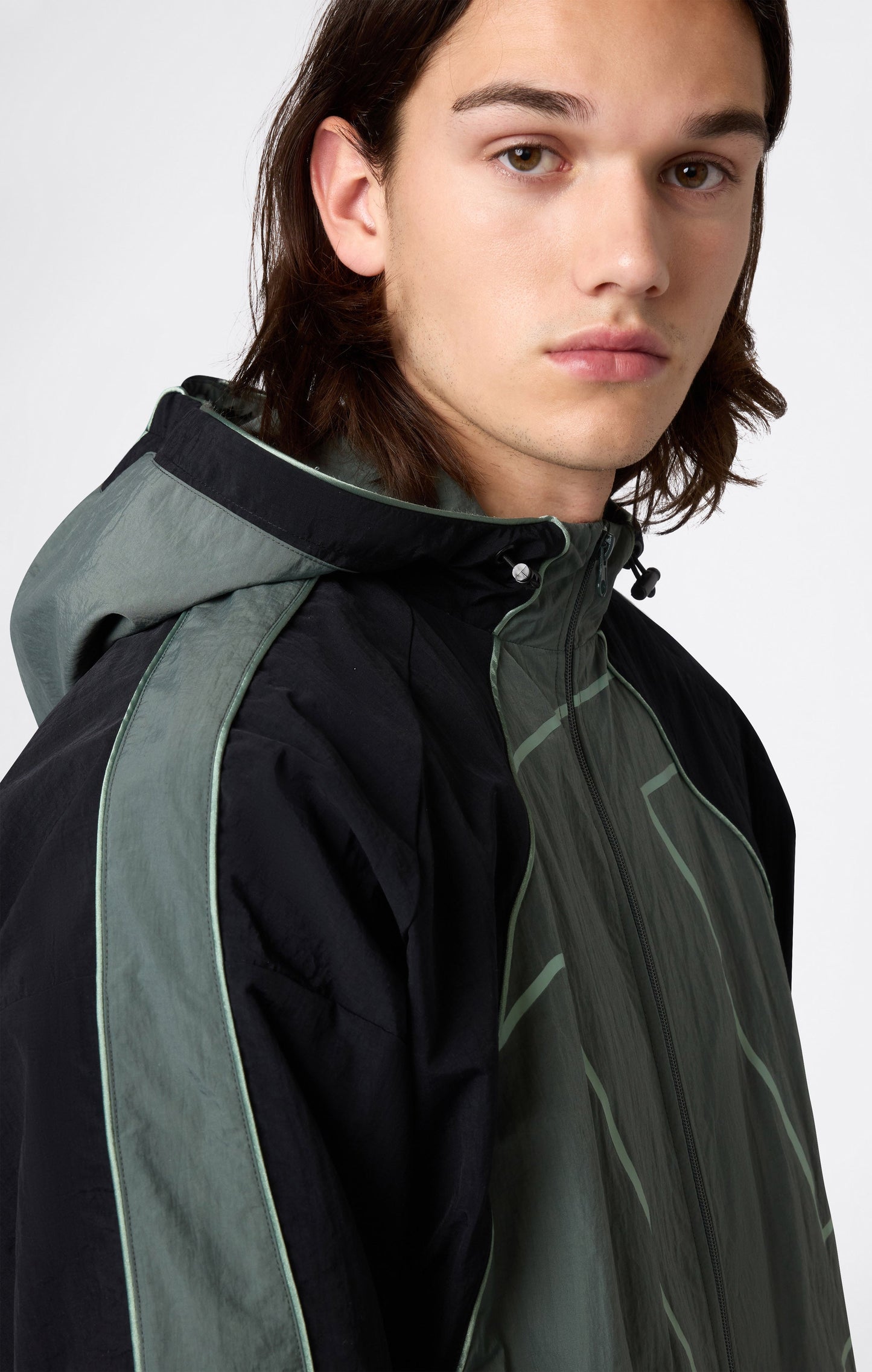 Herren-Trainingsjacke mit durchgehendem Reißverschluss, Kapuze, aus gewebtem Nylon, lockere Passform