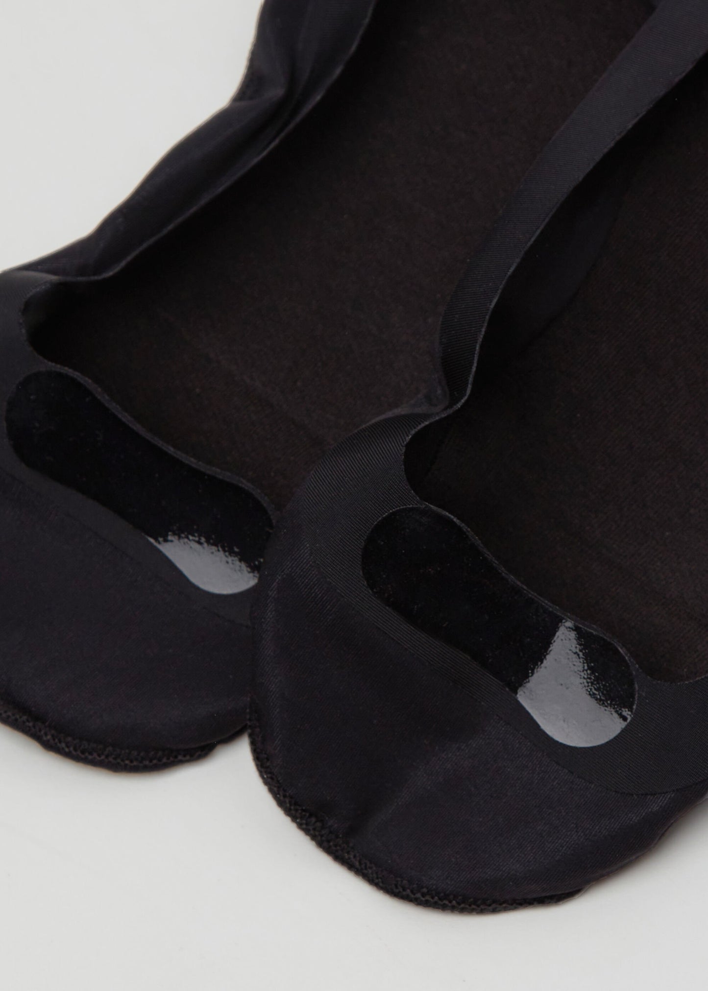 Extended Comfort No-Show Socks