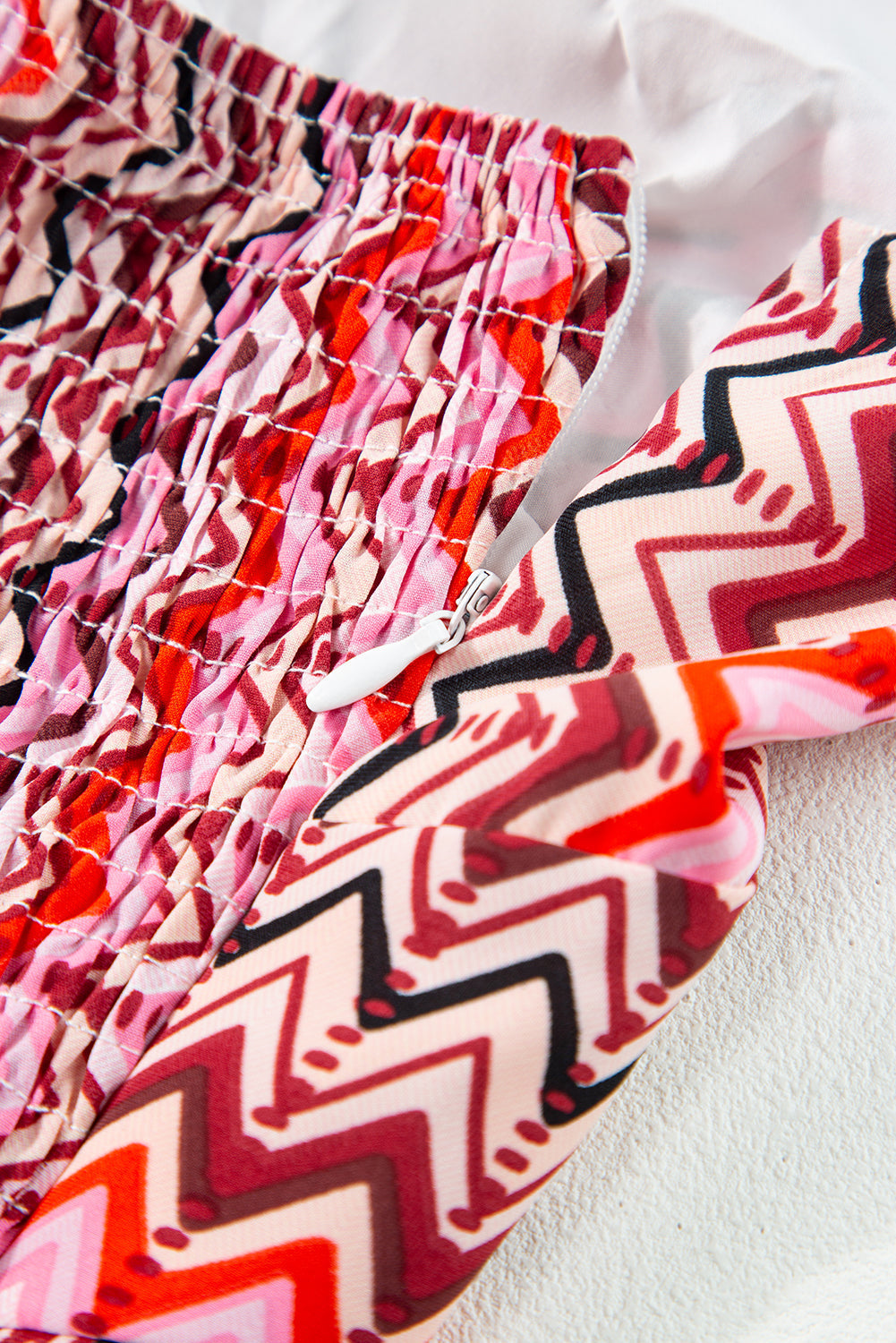 Rotes Neckholder-Maxikleid im Tribal-Boho-Stil mit Rückenausschnitt