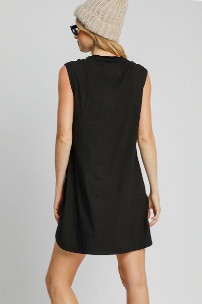 Umgee Ärmelloses Mini-Kleid mit Rundhalsausschnitt, High-Low und geschwungenem Saum